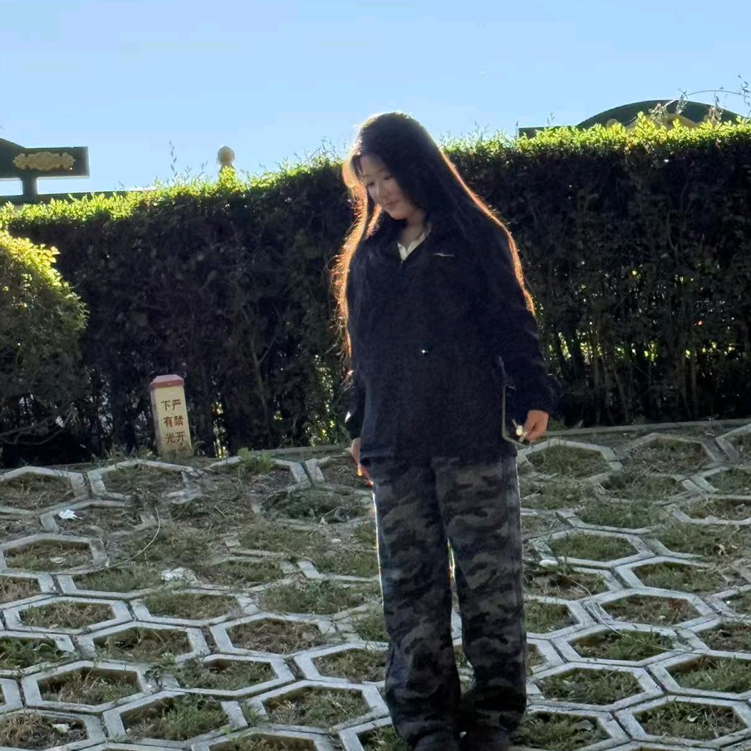 曲思琳.