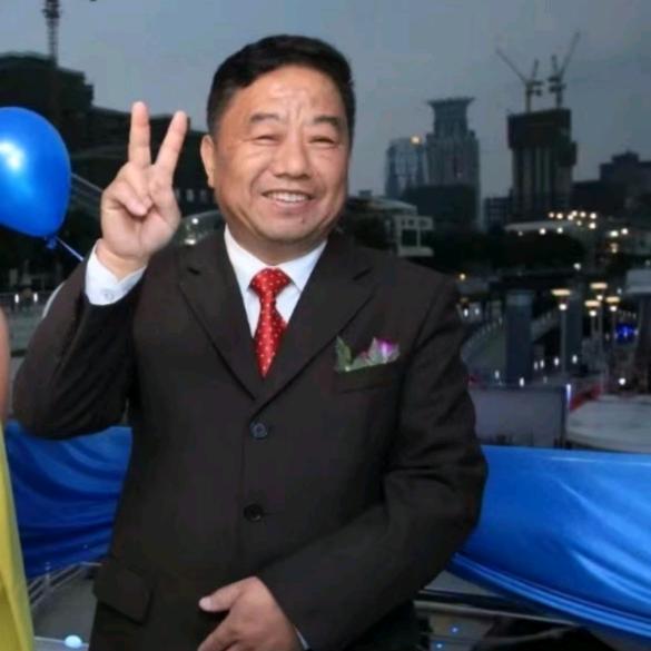 龚平