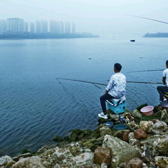 肖亮爱钓鱼🎣