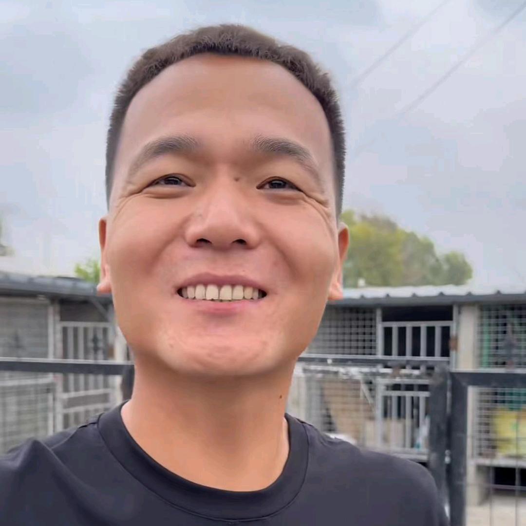 爱玩狗的潘宏