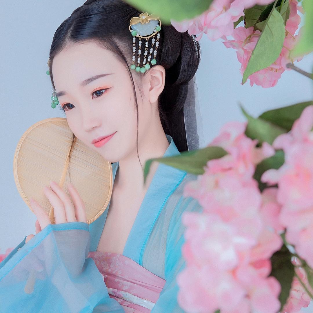 伊久-卿颜