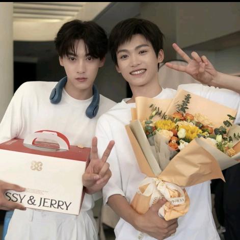 请无畏的相拥~.•᷅ࡇ•᷄.ིྀ🌽