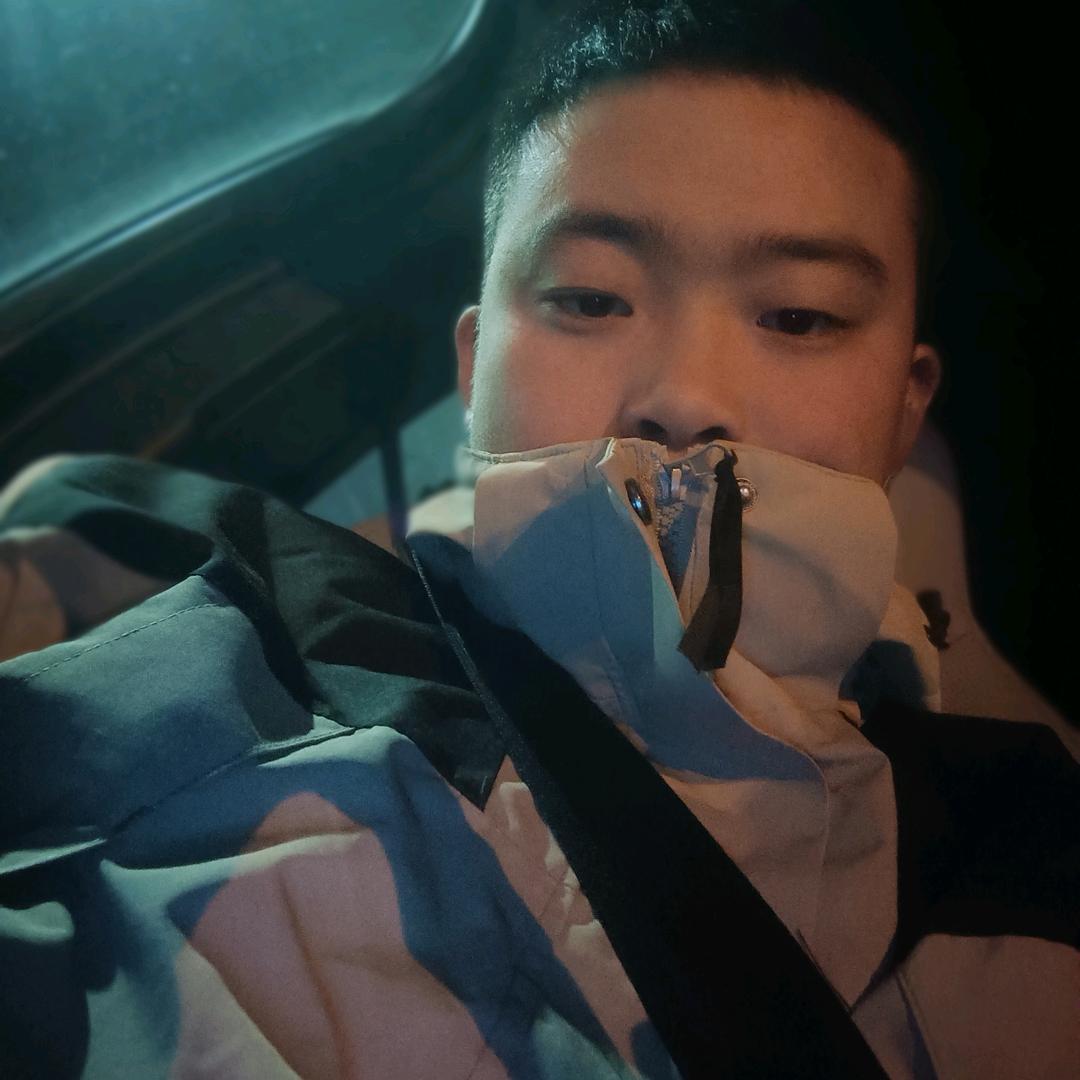 ˃̣̣̥᷄⌓˂̣̣̥᷅