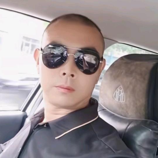 大眼哥，唢呐乐队。一条龙服务