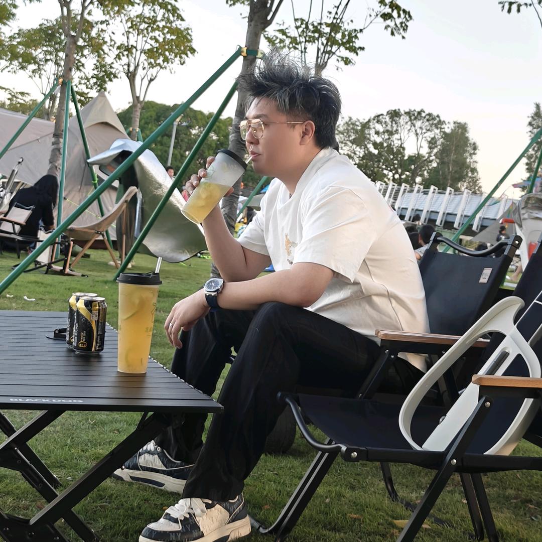 万山针织-慈善厂长