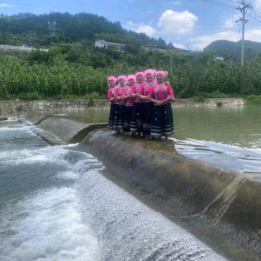 山青水秀