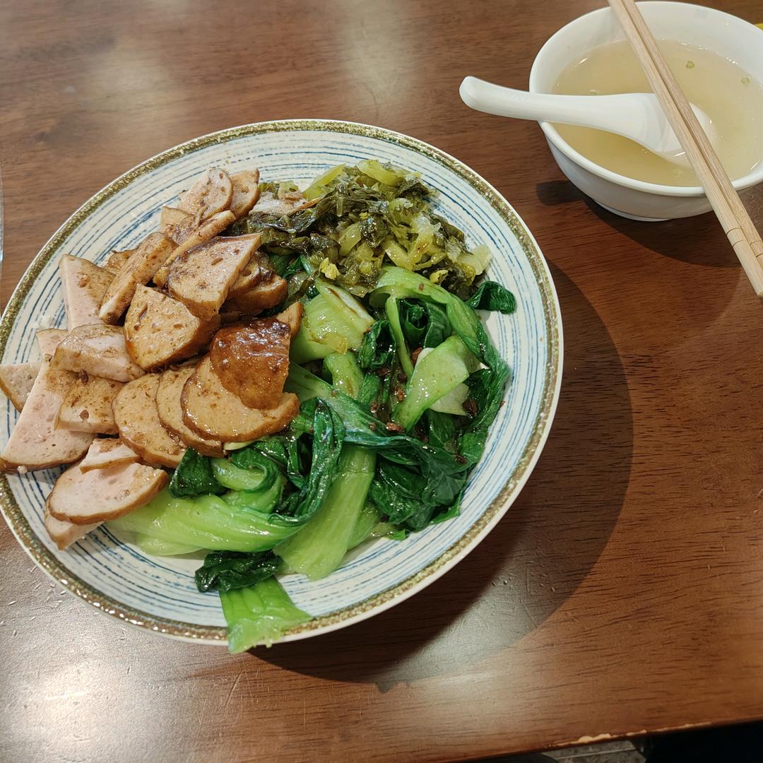 官逸然头像