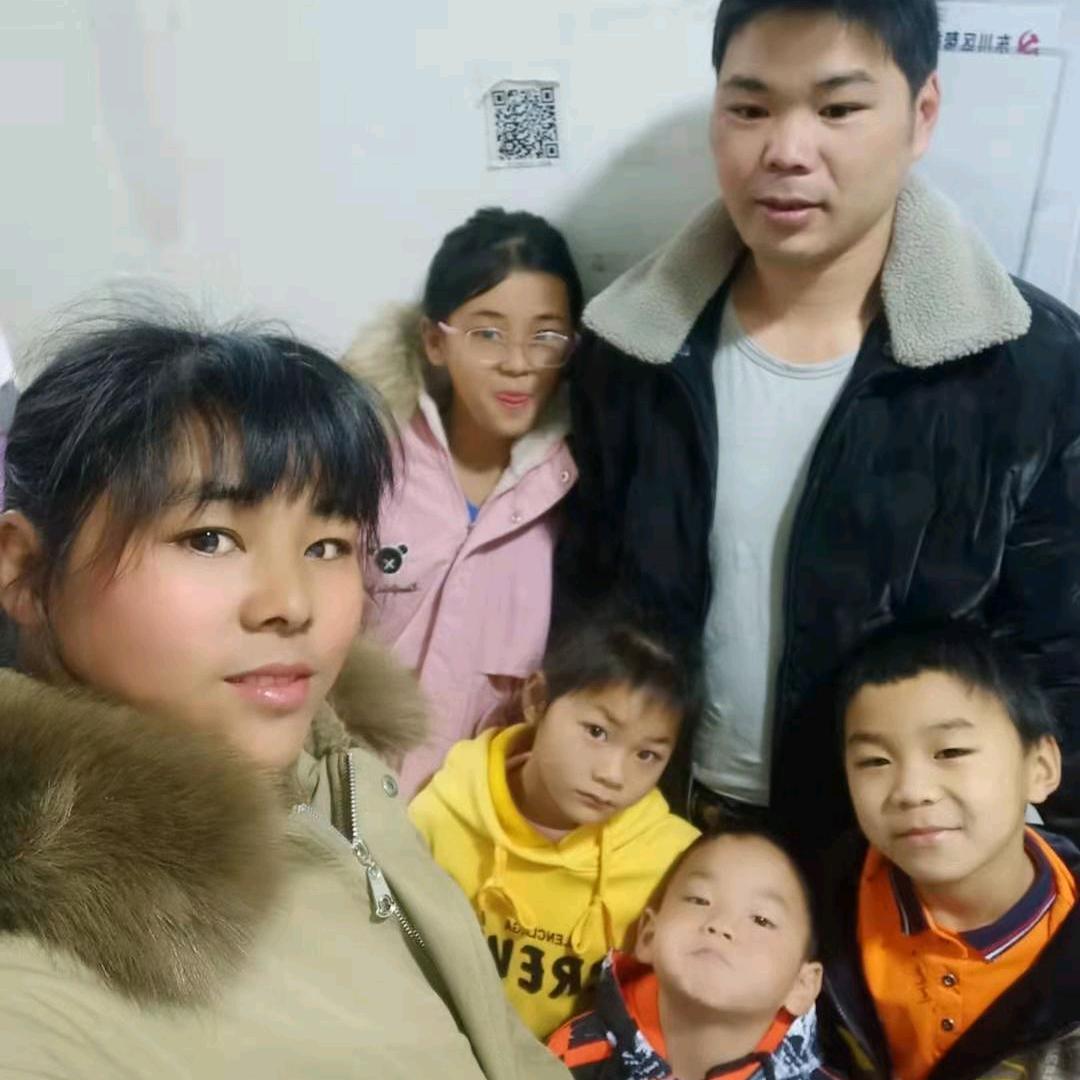 东川小表妹(五胎宝妈）