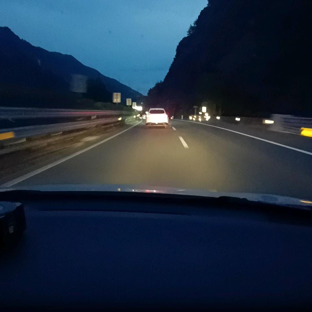 风里雨里，我在等你。