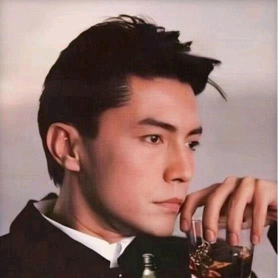 神神=爱她要么给她钱，要么给她很多钱