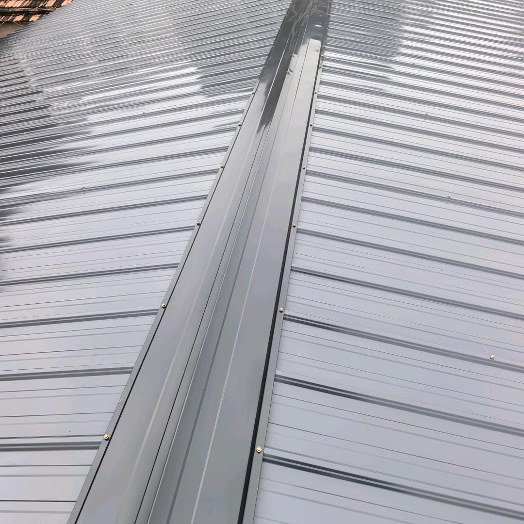 颜建成彩钢瓦安装团队