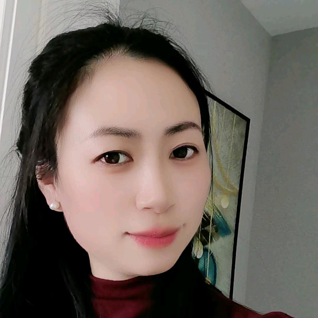 对镜贴花黄
