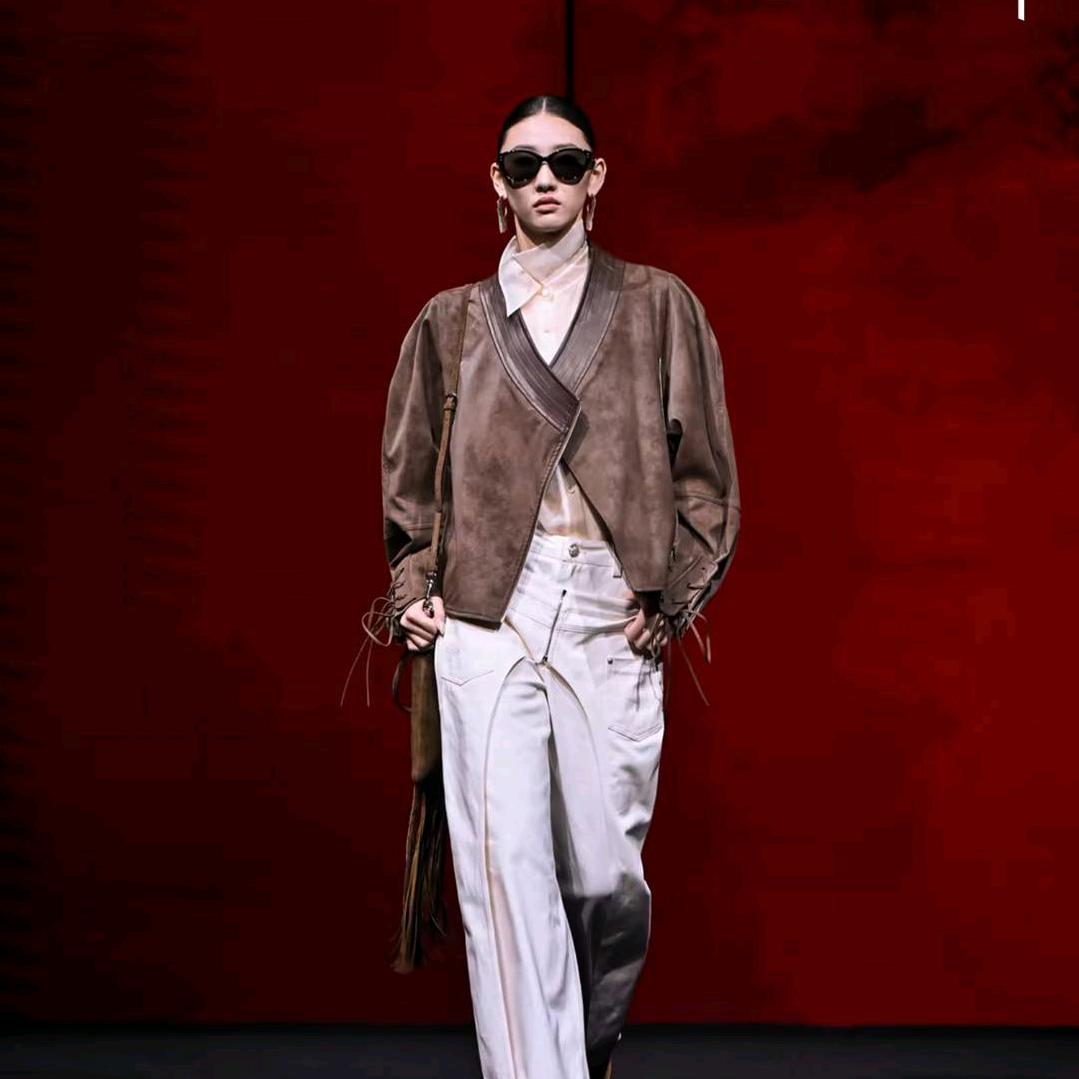 亚男+木九十眼镜民盛一楼