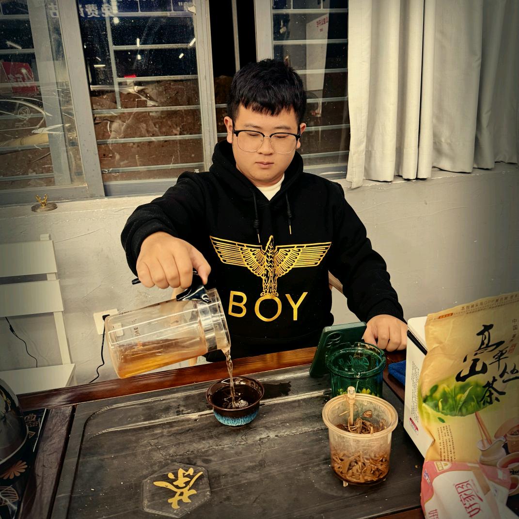佳悦二手车村长