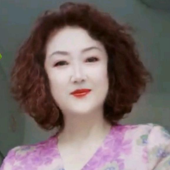 衣红莲