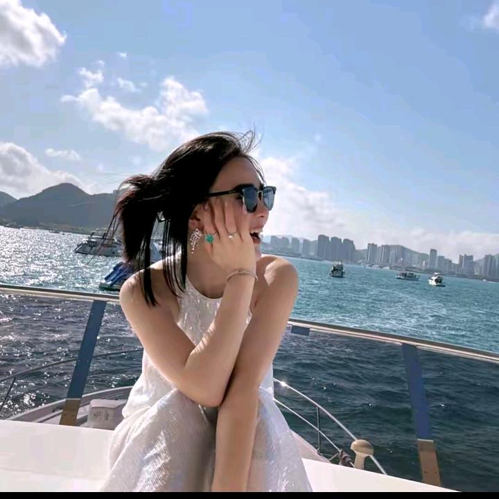 袁艺灵时尚穿搭