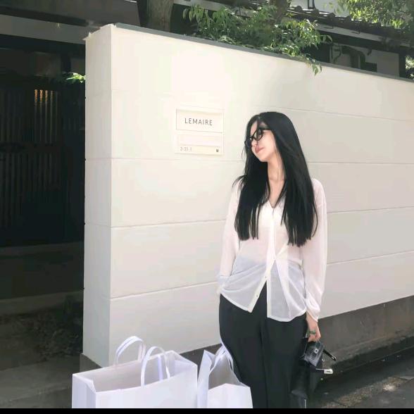 刘一一(穿搭日记)