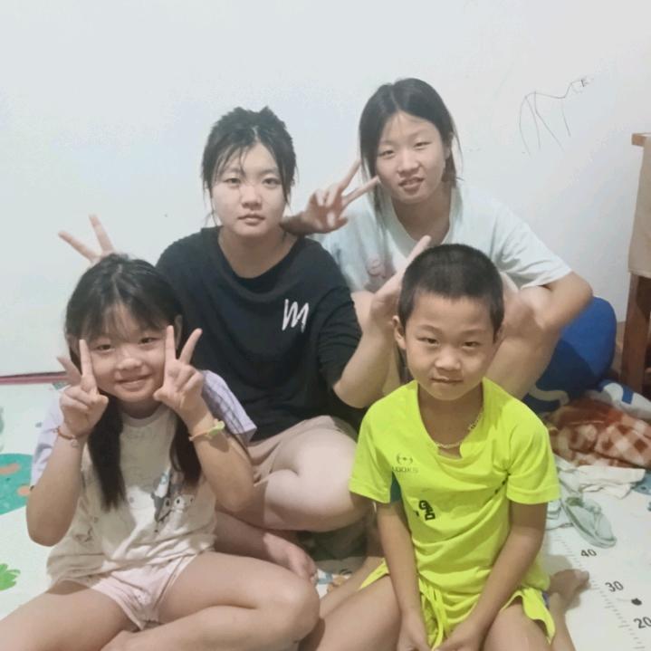 农村4个孩子。