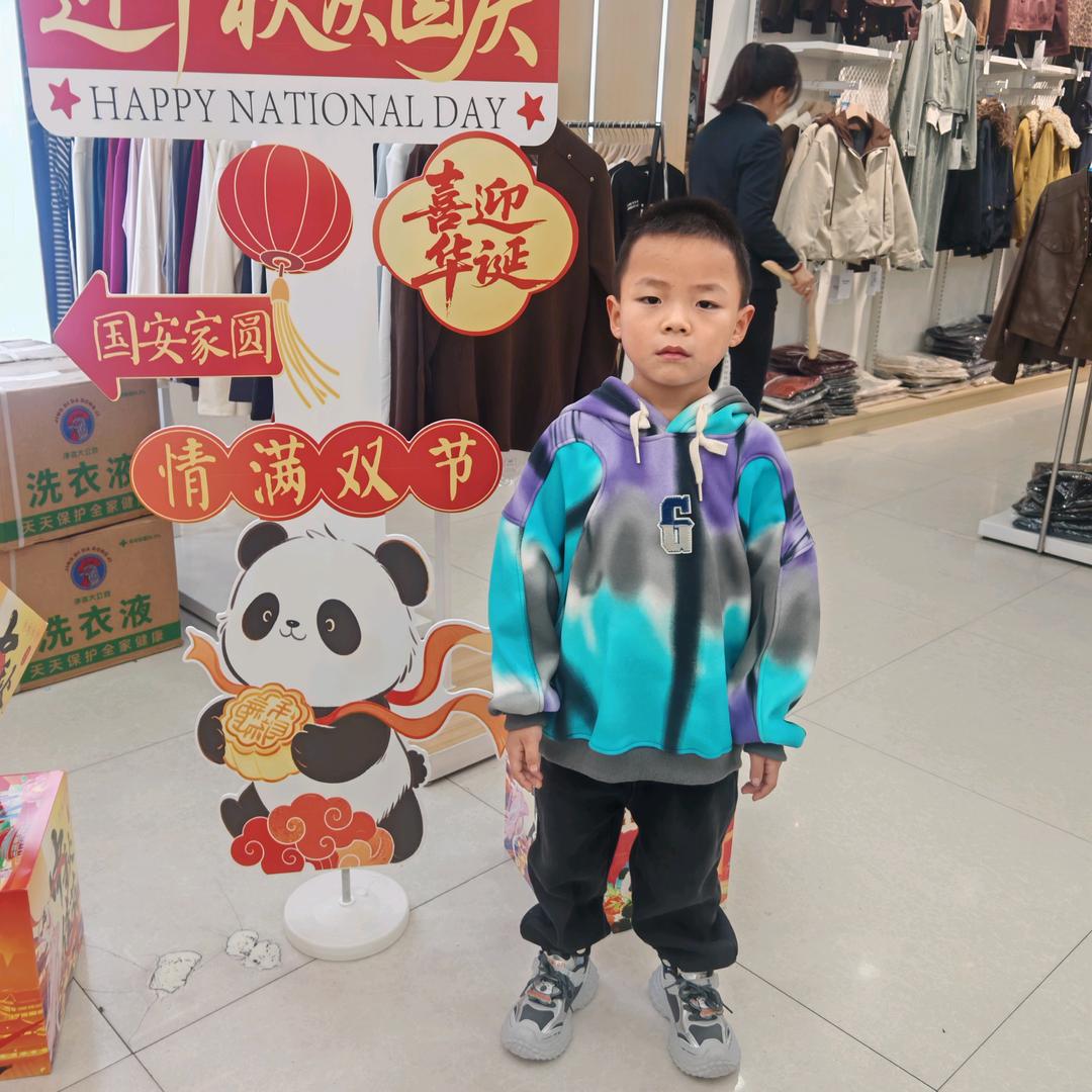 一家四口，多幸福
