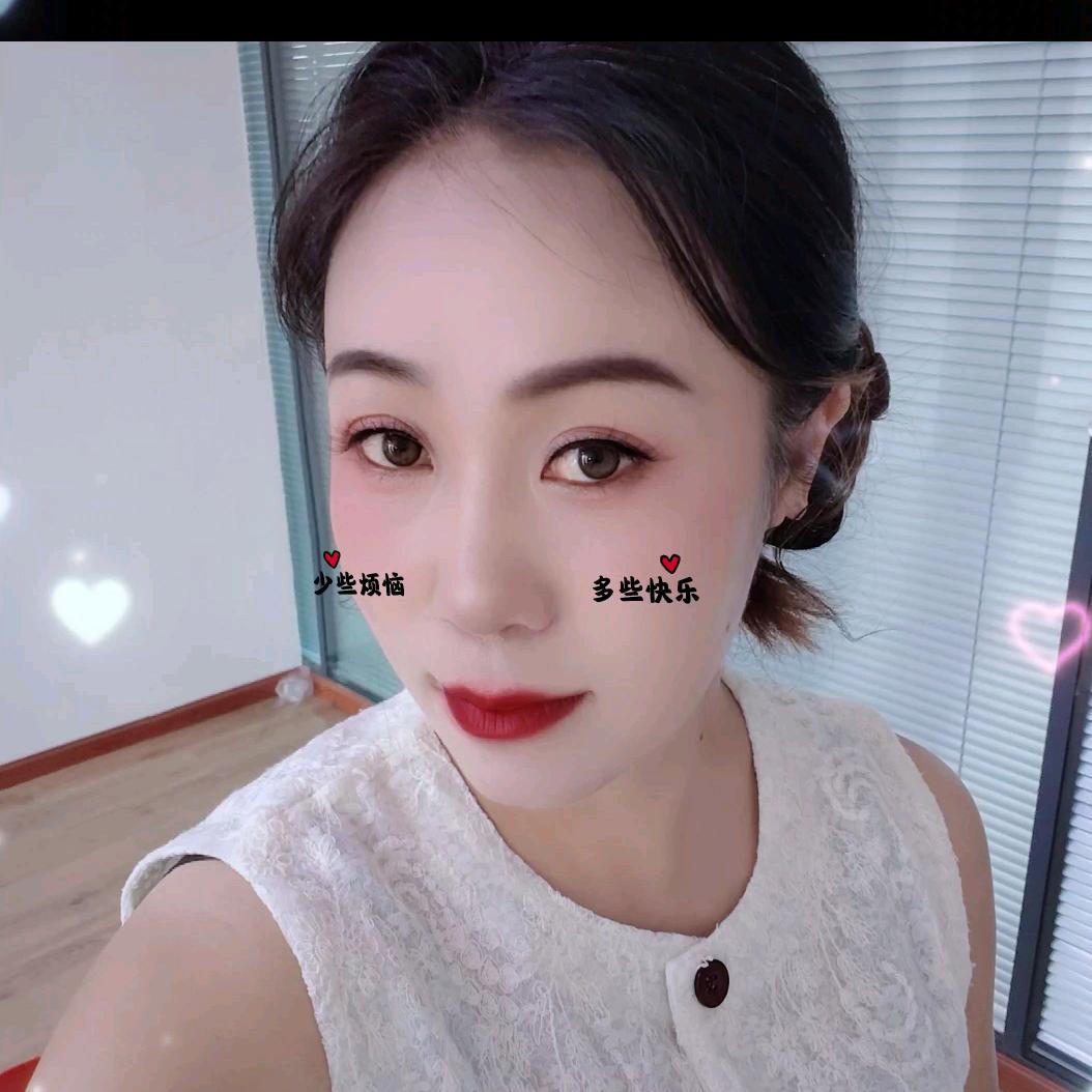 以女王姿势゛俯视全世界
