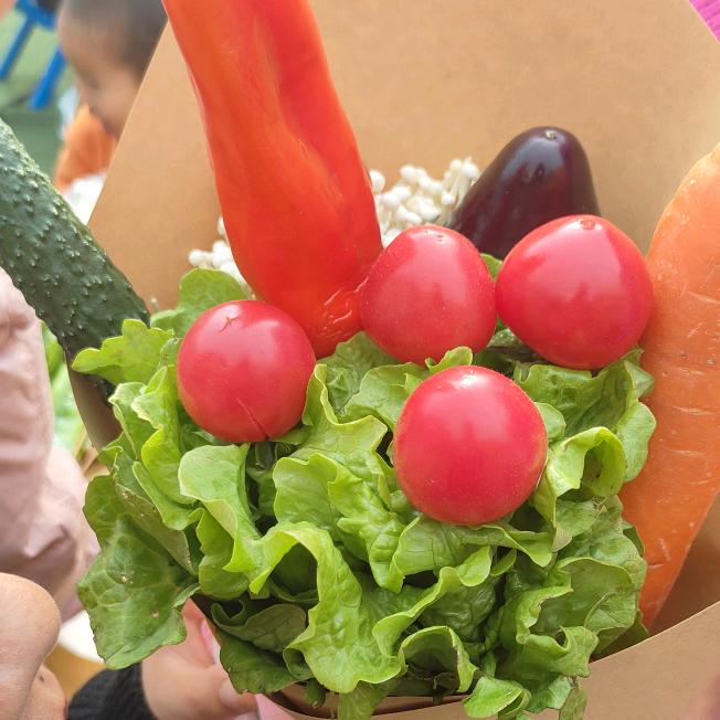 爱小狗狗的种植户憨笑