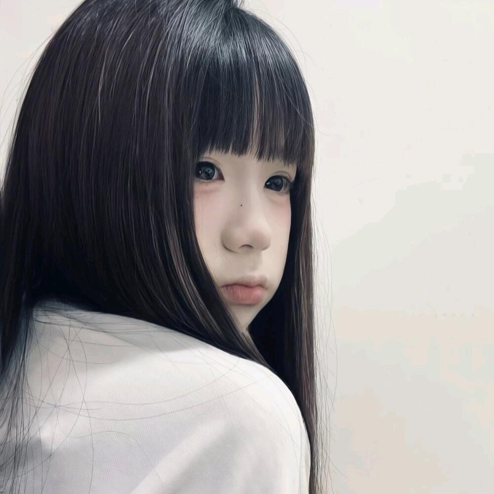 嗯，，，（小兰）