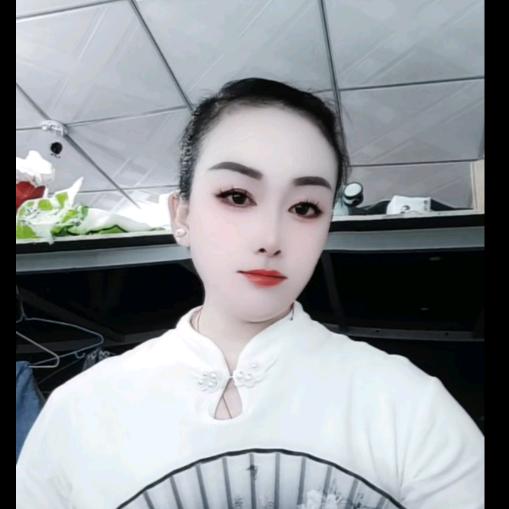 (一抹胭脂倾素颜）