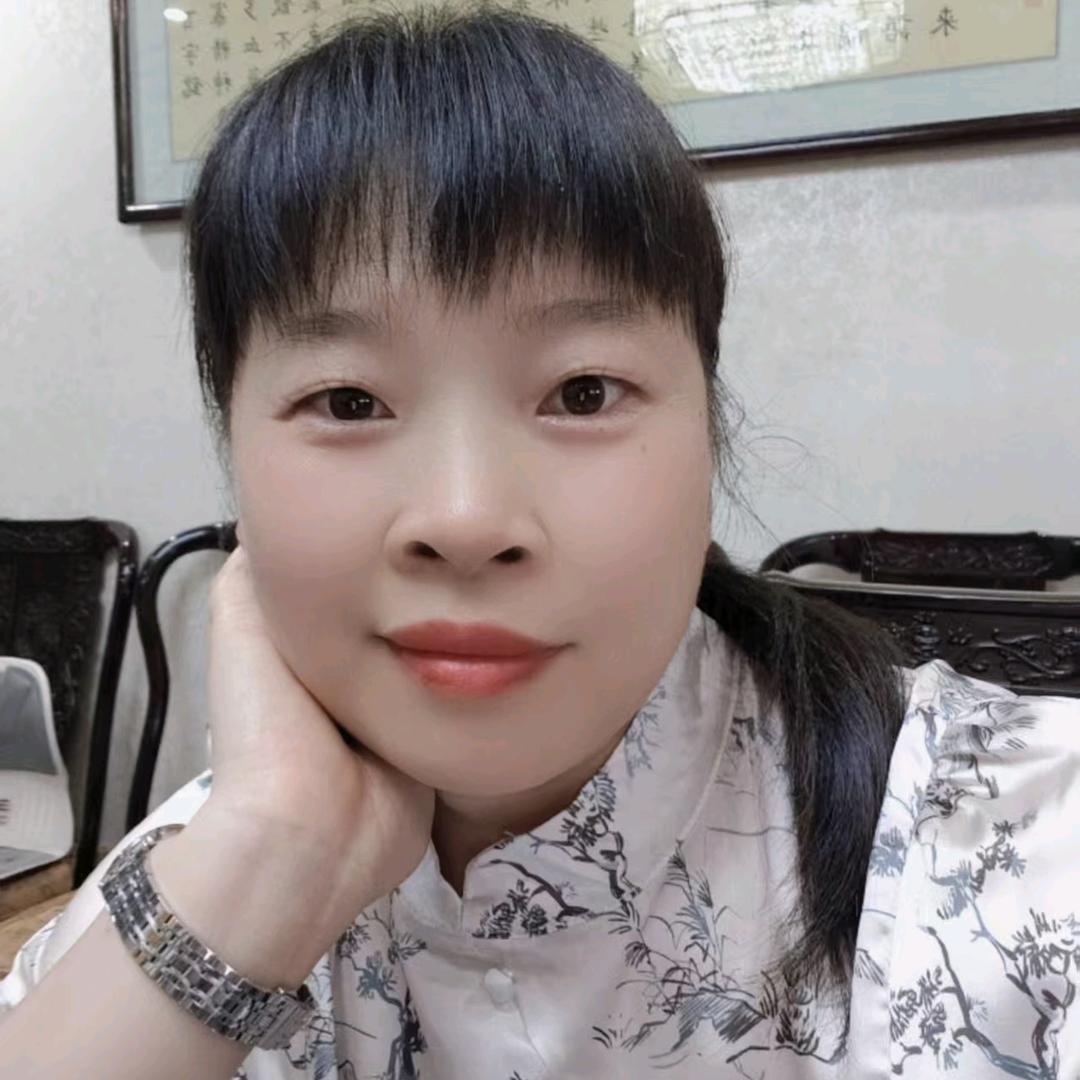 小何