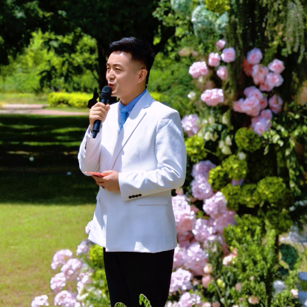 主持人李想