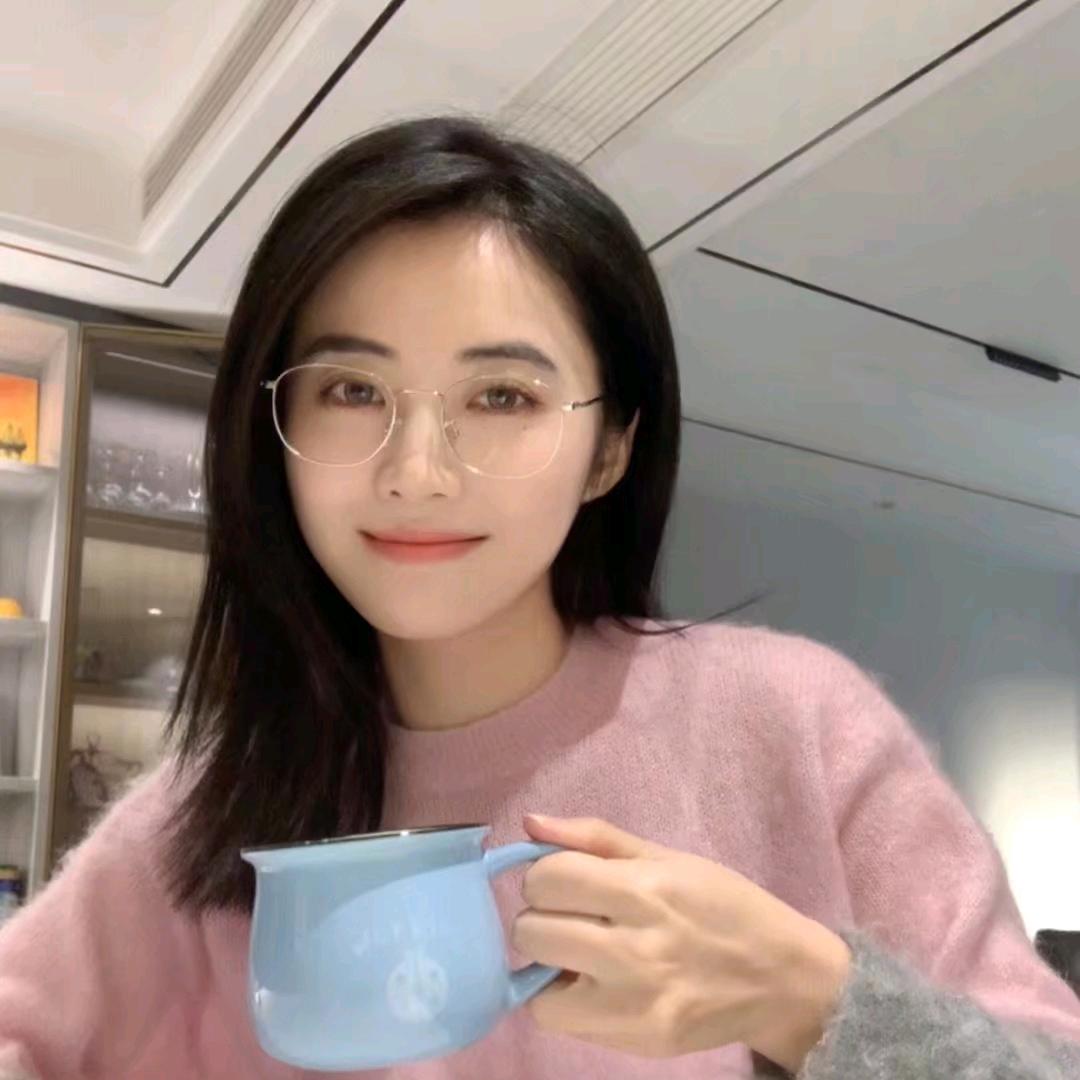 佳佳姓李