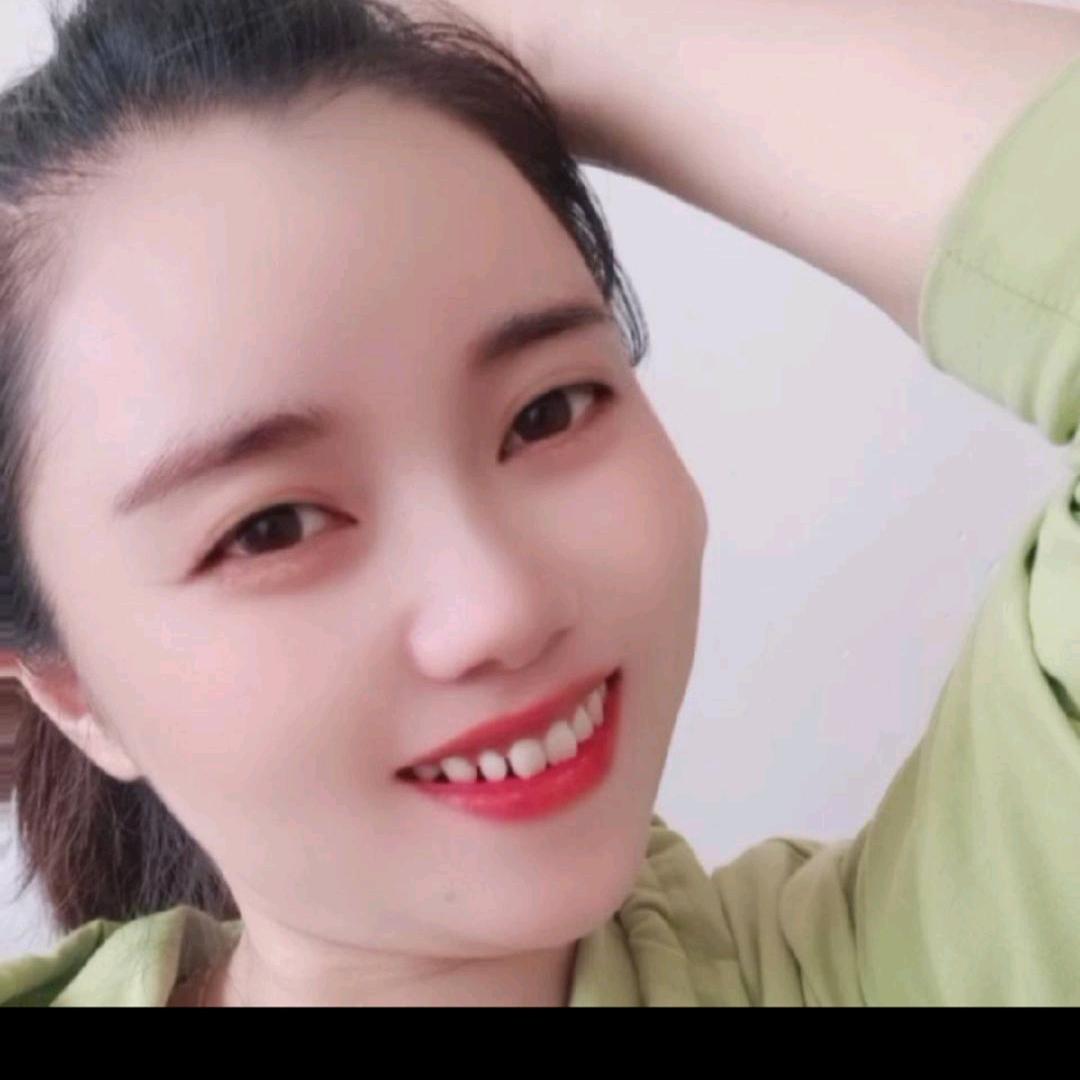 摆摊的陈二姐《没靠山靠自己一双手生活》