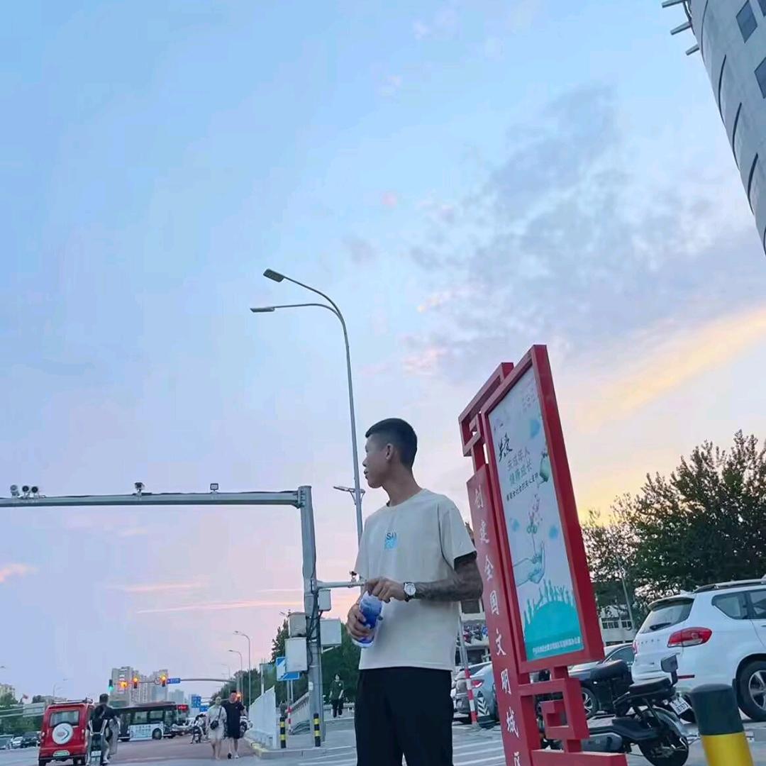 关宇航.