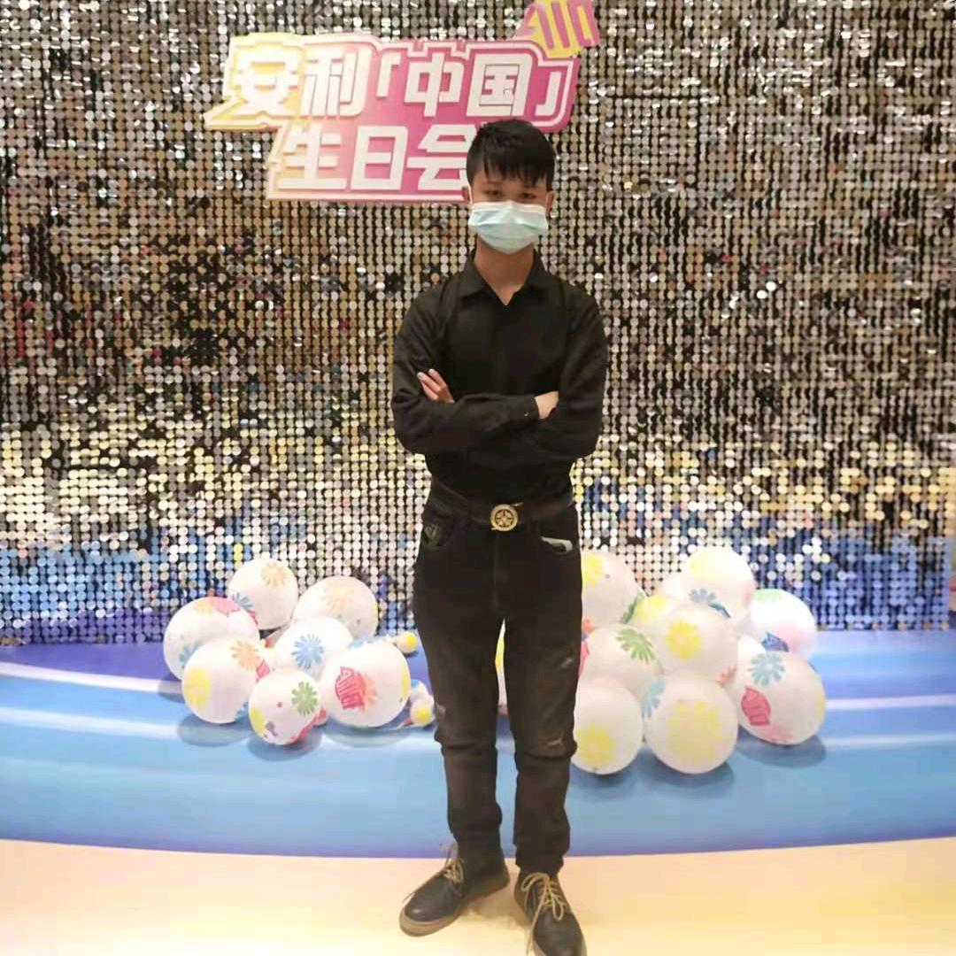 爱唱歌的男孩
