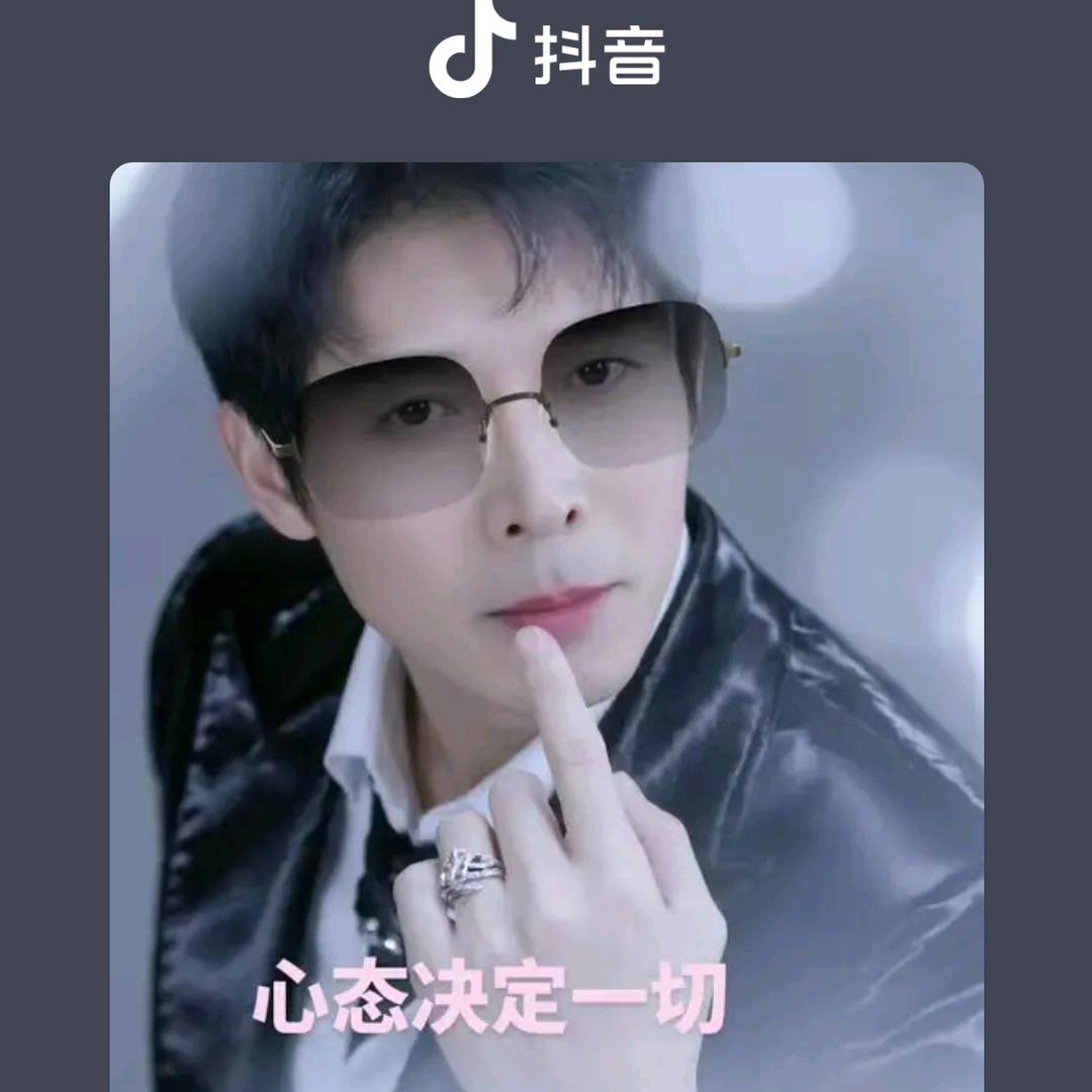 →微→笑→的→背→后