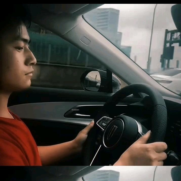 只能做主角