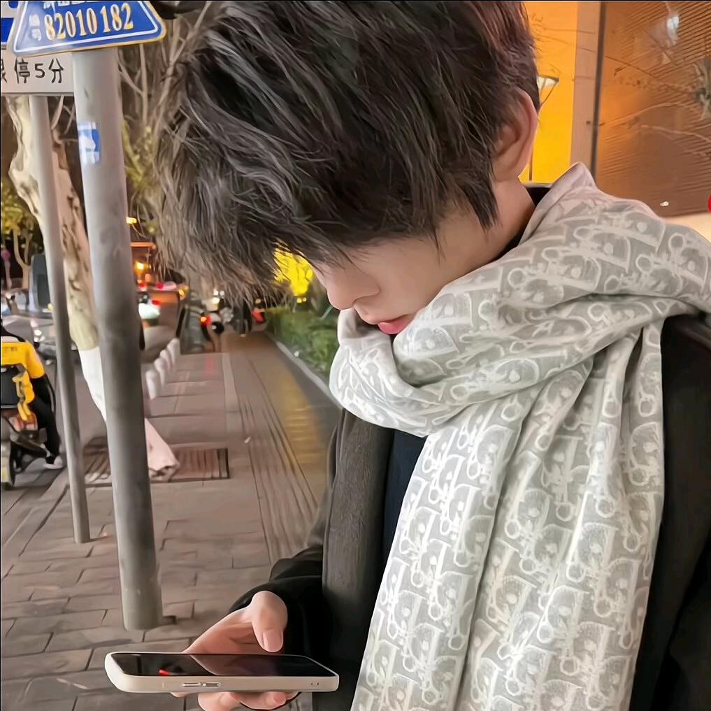 爱在风里飘落