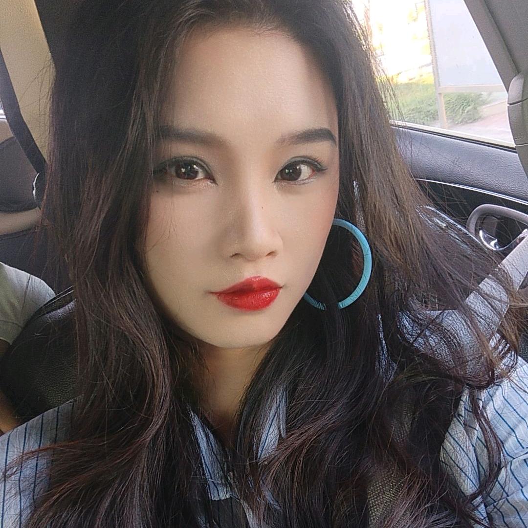 美女在发财