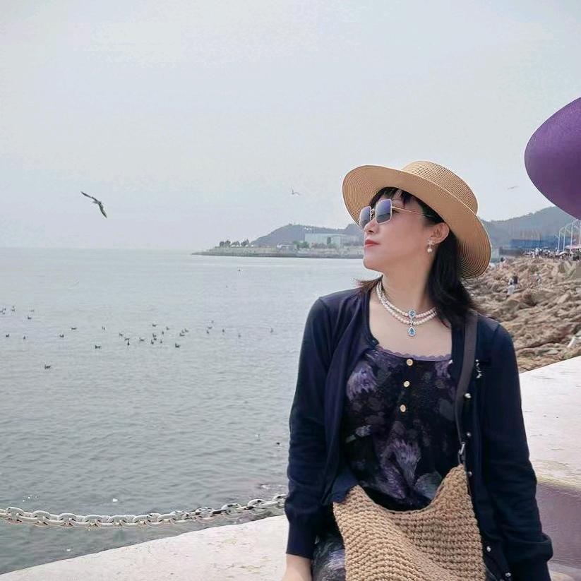 影人臭美妞儿