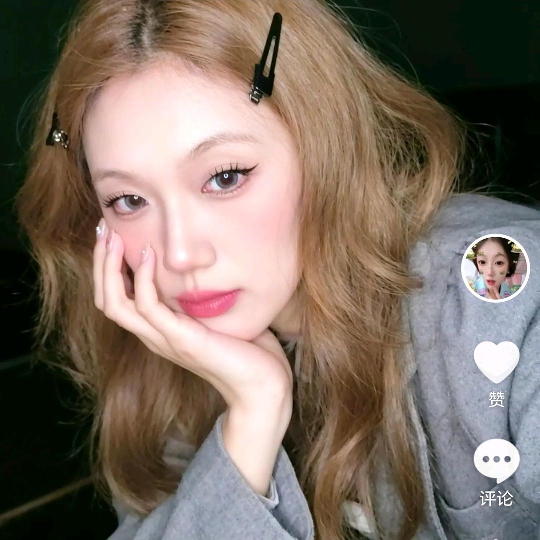 蓝天下的小兔叽