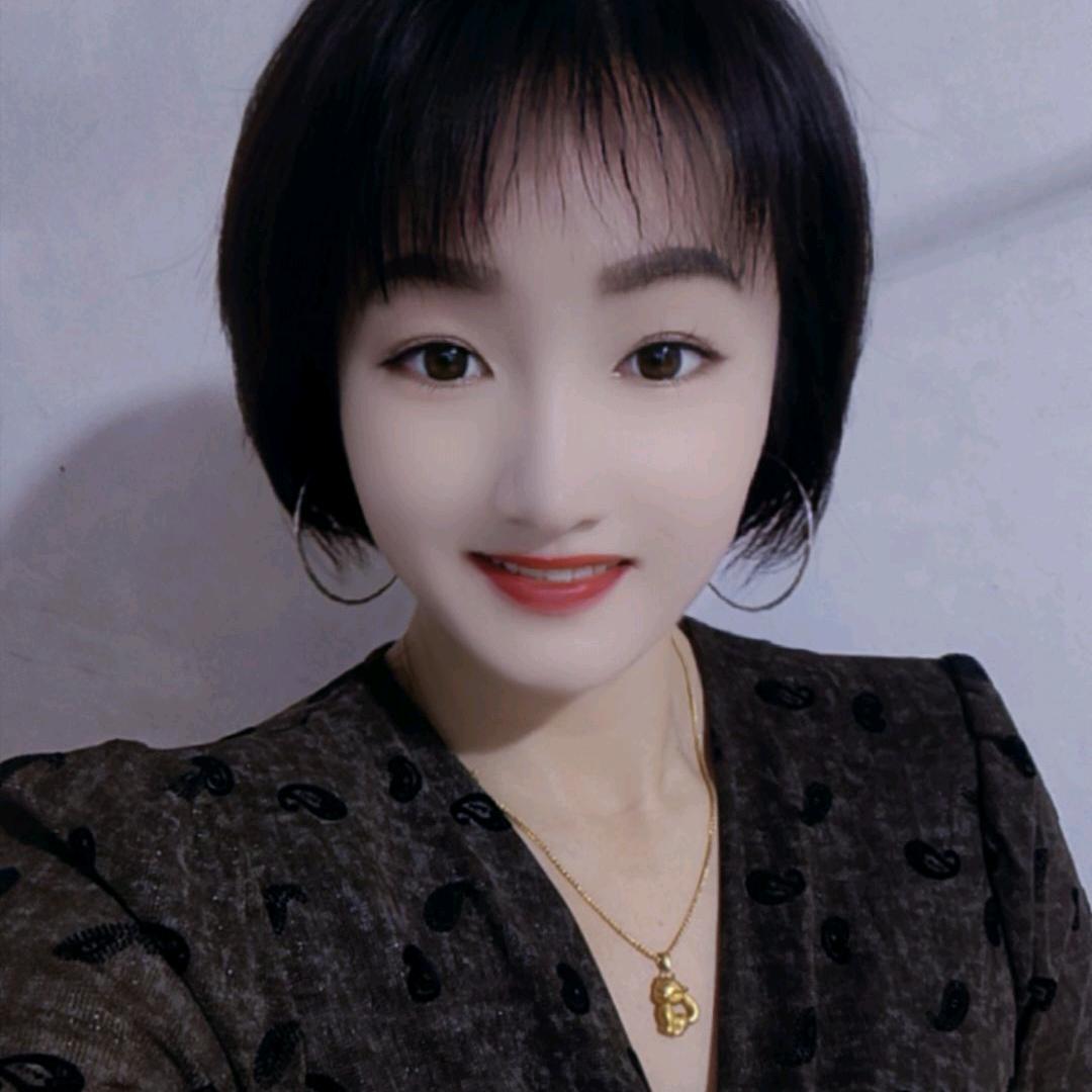 八月