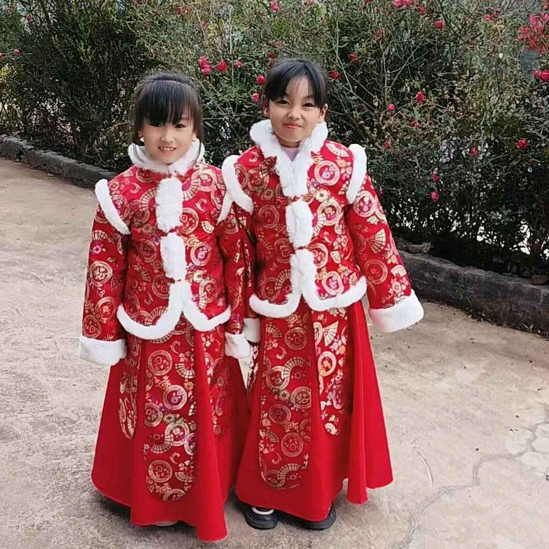 牵手奔向幸福