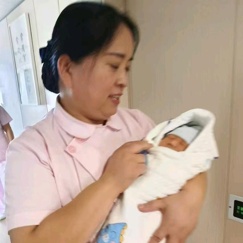 母婴护理👶 李老师某医院母婴护理讲师