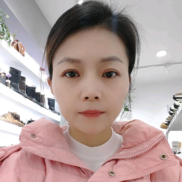 小玲姐:平昌咪迪秀潮牌童鞋馆