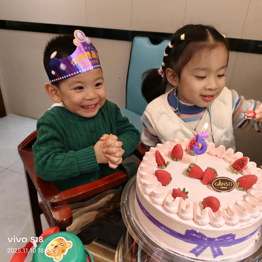 《💕星星⭐⭐和月亮🌙的成长记💕》