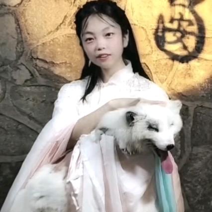 舞魅小狐狸🦊