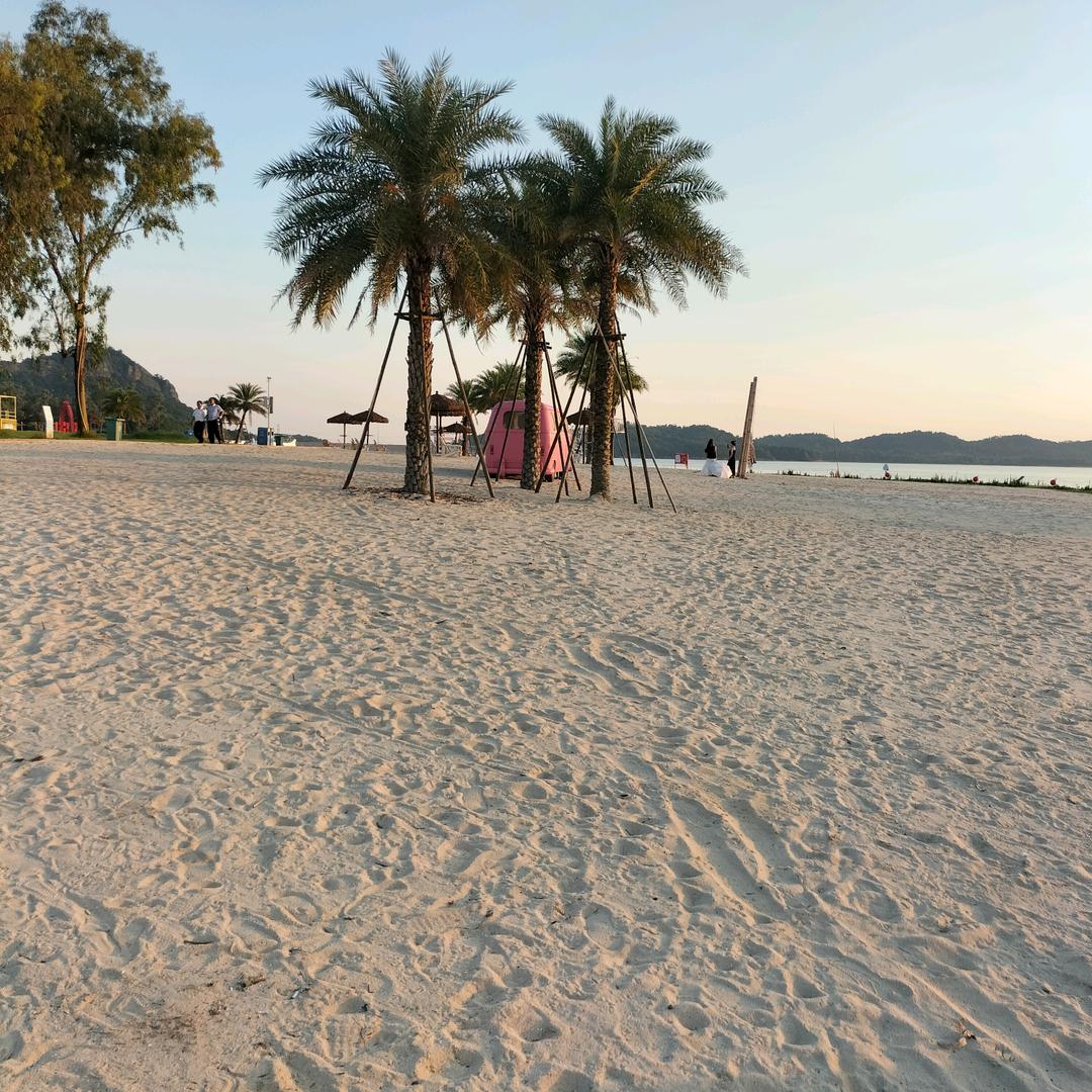 白鹤湖嘻嘻哩小邱