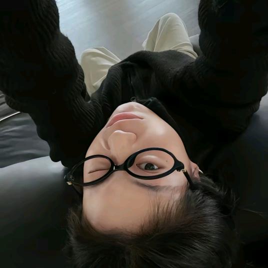 叫我慕七就好咯