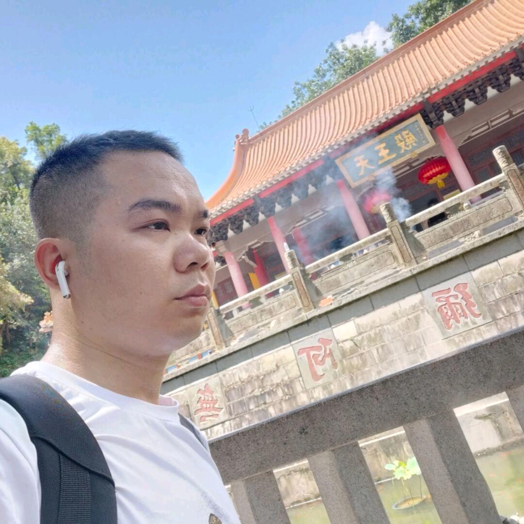 少年深夜的道路