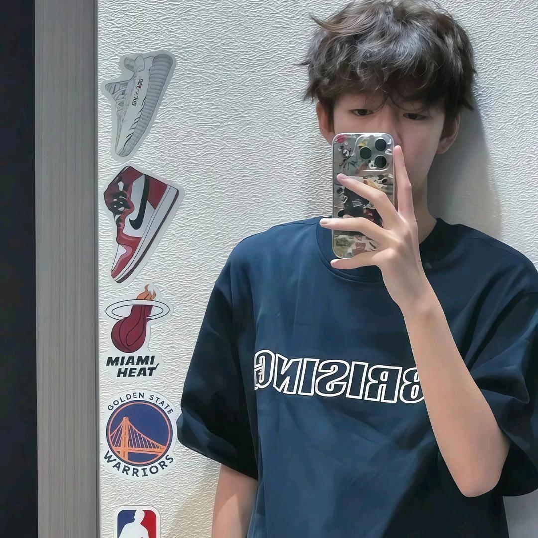 Pelakon Lelaki Terba