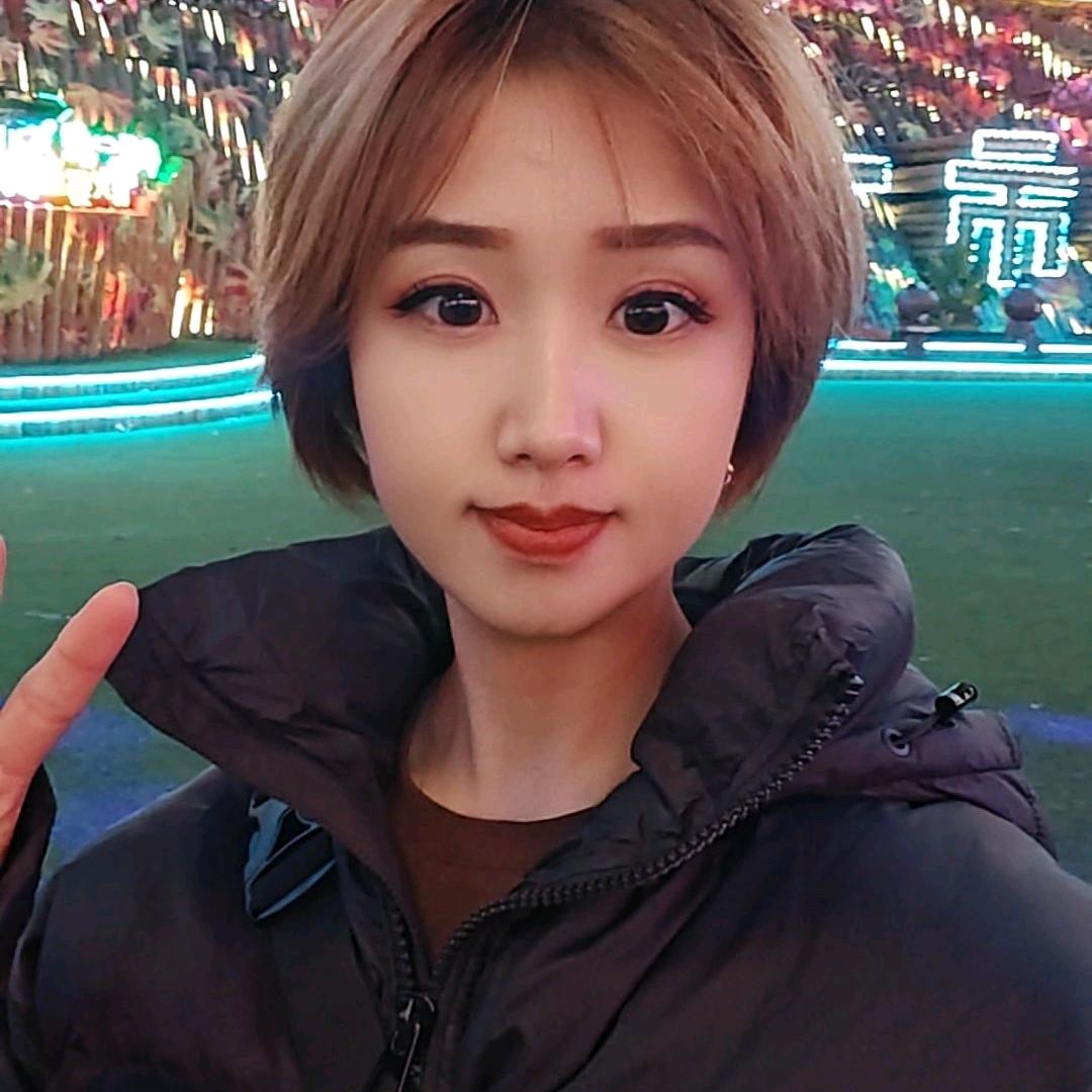 珠宝小姐姐  小玲